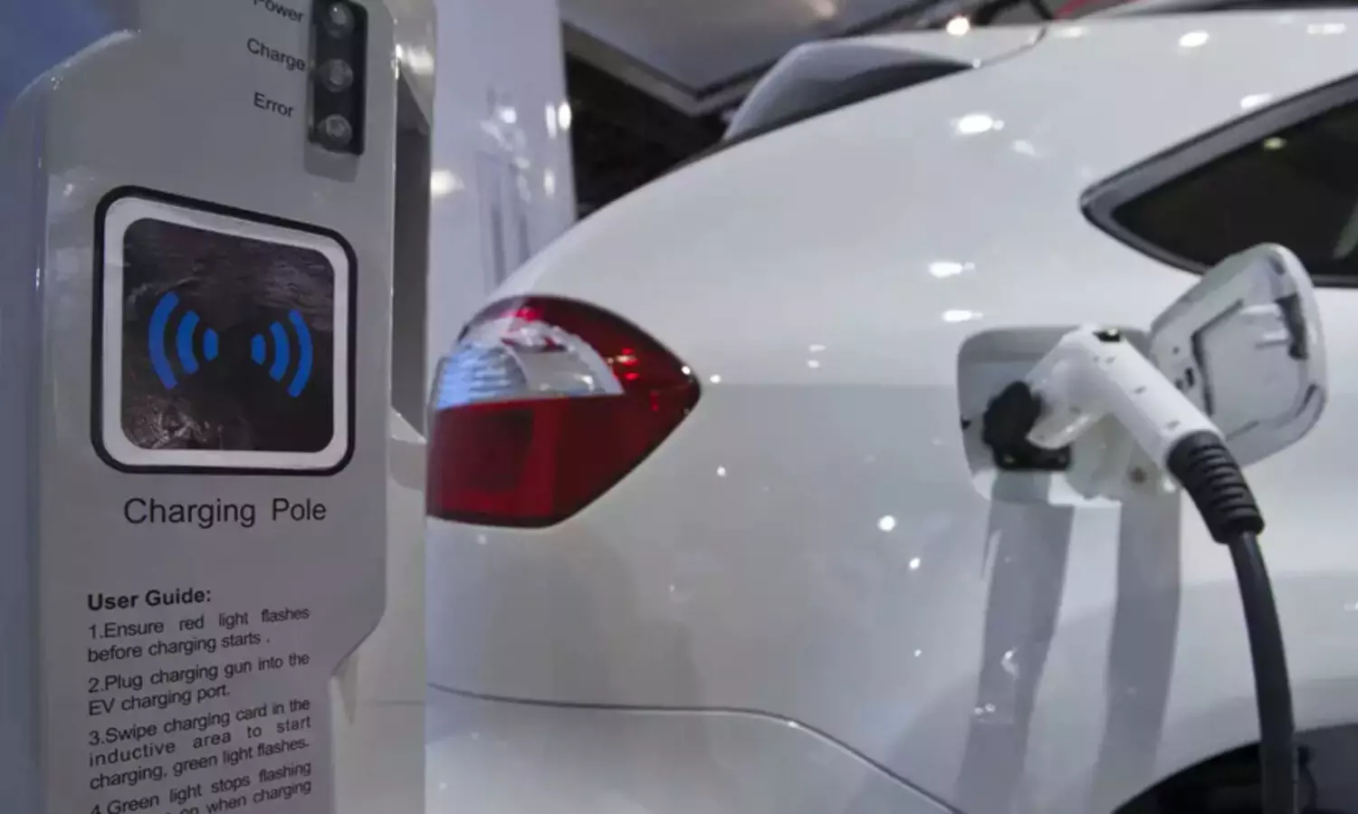 30 ലക്ഷത്തിനു മുകളിൽ വിലവരുന്ന ഇലക്ട്രിക് വാഹനങ്ങൾക്ക് ആറ് ശതമാനം നികുതി; മഹാരാഷ്ട്ര പിന്മാറി