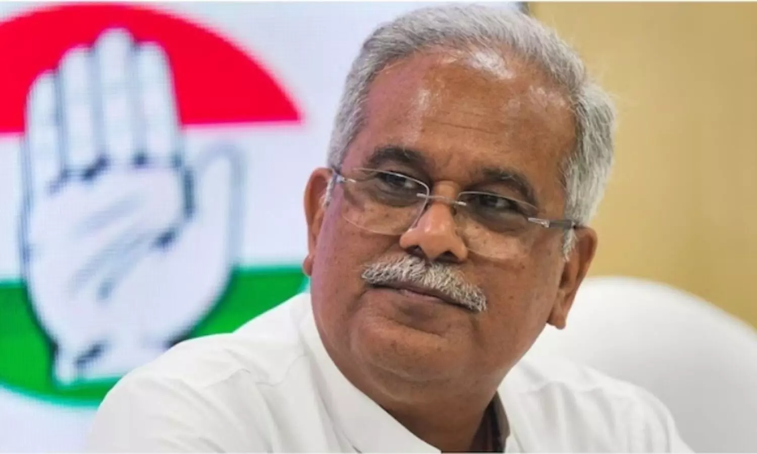 ഭൂപേഷ് ബാഗേലിന്റെ വീട്ടിൽ റെയ്ഡ്; വിമർശനം