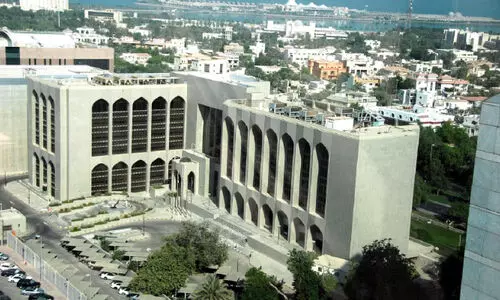 നി​യ​മ​ലം​ഘ​നം; ബാ​ങ്കി​ങ്, ഇ​ൻ​ഷു​റ​ൻ​സ്​ സ്ഥാ​പ​ന​ങ്ങ​ൾ​ക്ക്​ പി​ഴ ചു​മ​ത്തി