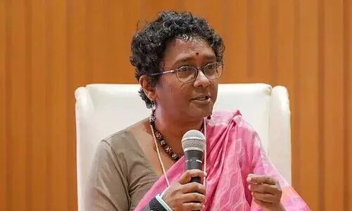 കറുപ്പിന് എന്താണ് കുഴപ്പം? നിറത്തിന്‍റെ പേരിൽ അധിക്ഷേപം നേരിട്ടെന്ന് ചീഫ് സെക്രട്ടറി ശാരദ മുരളീധരൻ