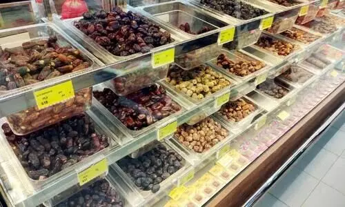 വിപണിയിൽ മിന്നും ഈത്തപ്പഴക്കൂട്ടം