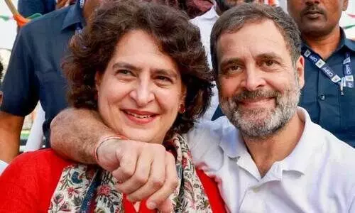 പ്രിയങ്കയുടെ കവിളിൽ രാഹുൽ ഗാന്ധി തലോടിയതിനെ മോശമായി ചിത്രീകരിച്ച് ബി.ജെ.പി; ‘സാഹോദര്യത്തിന്റെ മൂല്യം ബി.ജെ.പിക്കാർക്ക് മനസ്സിലാകി​ല്ല’