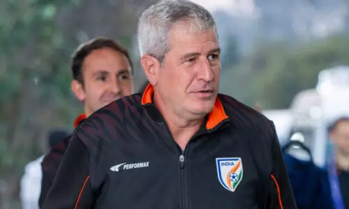 ഞാൻ നിരാശനും രോഷാകുലനുമാണ്, കരിയറിലെ ഏറ്റവും പ്രയാസകരമായ വാർത്തസമ്മേളനമാണിത്; ഇന്ത്യൻ ഫുട്ബാൾ ടീമിന്റെ പ്രകടനം ദയനീയമെന്ന് കോച്ച്