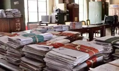 കരാറുകാർ രംഗം വിടുന്നു; പൊതുമരാമത്ത് നിർമാണം പ്രതിസന്ധിയിൽ കരാറുകാർ രംഗം വിടുന്നു; പൊതുമരാമത്ത് നിർമാണം പ്രതിസന്ധിയിൽ