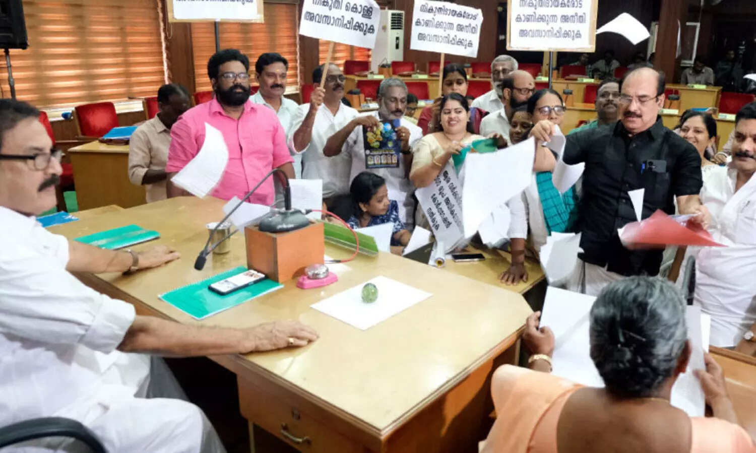 തൃ​ശൂ​ർ കോ​ർ​പ​റേ​ഷ​ൻ ബ​ജ​റ്റ്: ഭൂ​മി​യി​ല്ലാ​ത്ത​വ​ർ​ക്ക്​ ഭൂ​മി; ഭൂ​മി​യു​ള്ള ഭ​വ​ന ര​ഹി​ത​ർ​ക്ക്​ വീ​ട്​