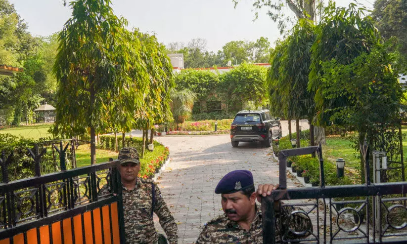 ജഡ്ജിയുടെ വീട്ടിലെ പണക്കൂമ്പാരം; മുറി സീൽ ചെയ്ത് പൊലീസ് ജഡ്ജിയുടെ വീട്ടിലെ പണക്കൂമ്പാരം; മുറി സീൽ ചെയ്ത് പൊലീസ്