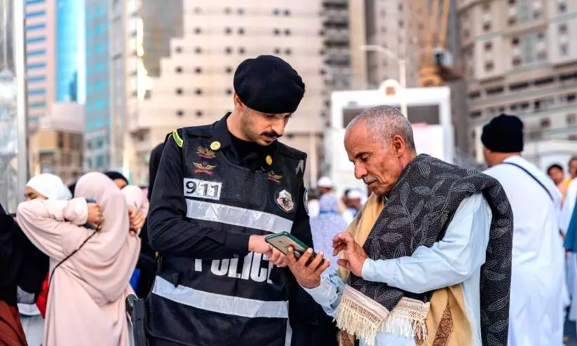 മ​ക്ക ഹ​റ​മി​ൽ ക​ണ്ണി​മ ചി​മ്മാ​തെ ക​ർ​മ​നി​ര​ത​രാ​യി സു​ര​ക്ഷാ ഉ​ദ്യോ​ഗ​സ്ഥ​ർ