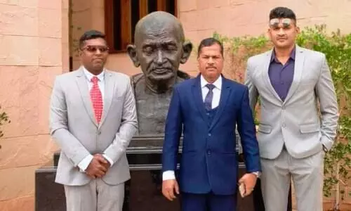 പോ​ക്​​സോ കേ​സ്​ പ്ര​തി​യെ​ കേ​ര​ള പൊ​ലീ​സ് റി​യാ​ദി​ൽ​നി​ന്ന്​ കൊ​ണ്ടു​പോ​യി