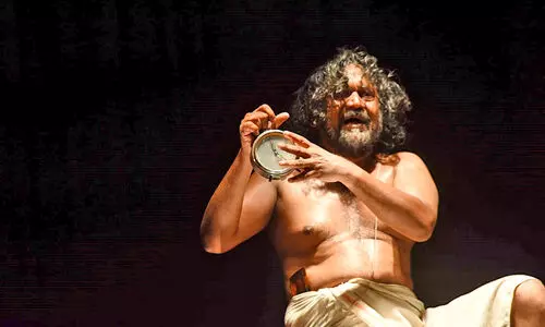 ഒറ്റക്കൊരു നാടകം