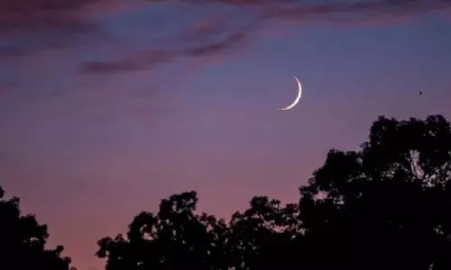 പെ​രു​ന്നാ​ൾ ച​ന്ദ്ര​ക്ക​ല കാ​ണു​ന്ന​വ​ർ അ​റി​യി​ക്ക​ണം