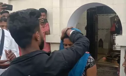 മീററ്റിലേതുപോലെ തന്നെയും കൊല്ലുമോ എന്ന് ഭയം; ഭാര്യയെ കാമുകന് വിവാഹം കഴിപ്പിച്ച് നൽകി യുവാവ്