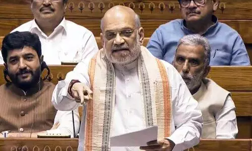 കുടിയേറ്റ, വിദേശി ബിൽ ലോക്സഭ പാസാക്കി; ഇന്ത്യ അഭയാർഥി കേന്ദ്രമല്ലെന്ന് ആഭ്യന്തര മന്ത്രി അമിത് ഷാ കുടിയേറ്റ, വിദേശി ബിൽ ലോക്സഭ പാസാക്കി; ഇന്ത്യ അഭയാർഥി കേന്ദ്രമല്ലെന്ന് ആഭ്യന്തര മന്ത്രി അമിത് ഷാ