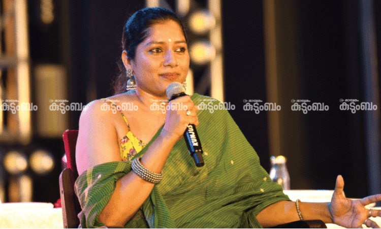 കരിയറിന്‍റെ തുടക്കത്തിൽ പ്രതിഫലം ചോദിക്കാൻ മടിയായിരുന്നു -അനുമോൾ