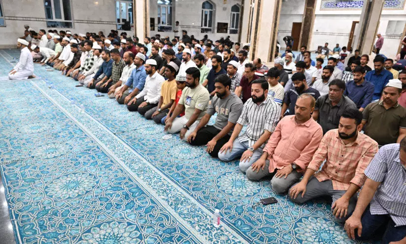 ഇ​രു​പ​ത്തി​യേ​ഴാം രാ​വ്;​ പ്രാ​ർ​ഥ​ന മു​ഖ​രി​തം മ​സ്​​ജി​ദു​ക​ൾ