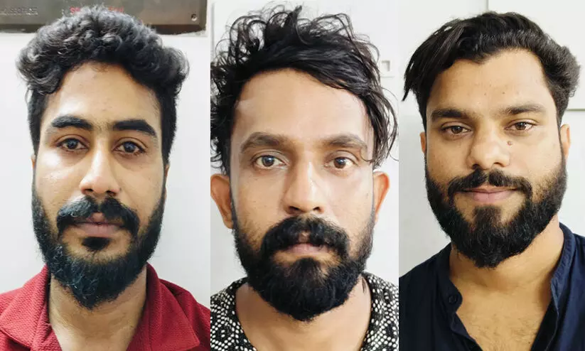 മലപ്പുറം തിരൂരിൽ വൻ മയക്കുമരുന്ന് വേട്ട; മൂന്നുപേർ പിടിയിൽ, കൊണ്ടുവന്നത് ഒമാനിൽ നിന്ന് മലപ്പുറം തിരൂരിൽ വൻ മയക്കുമരുന്ന് വേട്ട; മൂന്നുപേർ പിടിയിൽ, കൊണ്ടുവന്നത് ഒമാനിൽ നിന്ന്