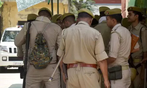 റോഡരികിൽ നമസ്കരിച്ചാൽ പാസ്പോർട്ടും ഡ്രൈവിങ് ലൈസൻസും റദ്ദാക്കും -റമദാനിലെ അവസാന ജുമുഅക്കും പെരുന്നാളിനും യു.പി പൊലീസിന്‍റെ മുന്നറിയിപ്പ്