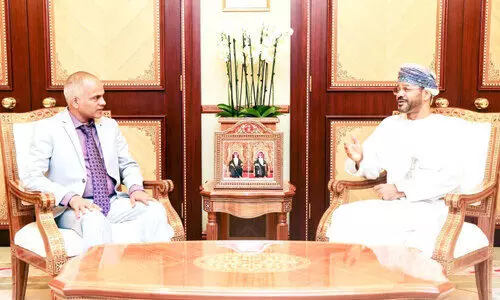 ഇ​ന്ത്യ​ൻ അം​ബാ​സ​ഡ​ർ അം​ഗീ​കാ​ര പ​ത്രം കൈ​മാ​റി