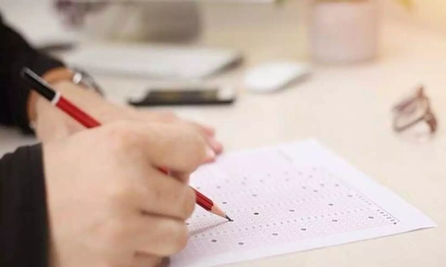 പി.എസ്.സി ചോദ്യപേപ്പറിന് പകരം നൽകിയത് ഉത്തരസൂചിക; സര്‍വേ വകുപ്പിലെ വകുപ്പ് തല പരീക്ഷയിൽ ഗുരുതര പിഴവ്