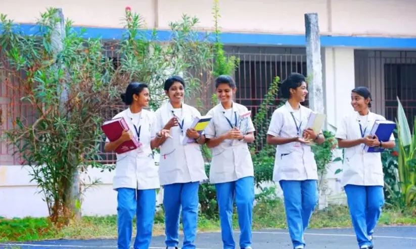 ക​ർ​ണാ​ട​ക​യി​ലെ ന​ഴ്സി​ങ് കോ​ള​ജു​ക​ളി​ൽ വി​ദേ​ശ ഭാ​ഷാ ലാ​ബ് ഒരുങ്ങുന്നു; ല​ക്ഷ്യം ആ​ഗോ​ള തൊ​ഴി​ൽ സാ​ധ്യ​ത