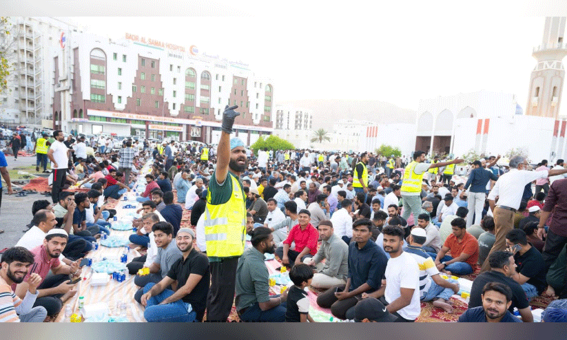 റൂ​വി കെ.​എം.​സി.​സി മെ​ഗാ ഗ്രാ​ന്റ്‌ ഇ​ഫ്താ​ർ