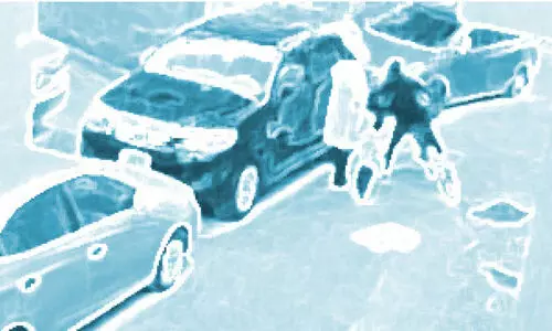 പ​ട്ടാ​പ്പ​ക​ലും പി​ടി​ച്ചു​പ​റി; പു​റ​ത്തി​റ​ങ്ങാ​ൻ ഭ​യ​ന്ന്​ ആ​ളു​ക​ൾ