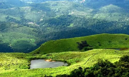 ചെമ്പ്ര ഫണ്ട് വെട്ടിപ്പ്; വെ​ട്ടി​പ്പ് ക​ണ്ടെ​ത്തി​യ ഉ​ന്ന​ത ഉ​ദ്യോ​ഗ​സ്ഥ​രെ ത​ന്നെ പ്ര​തി​യാ​ക്കാ​ൻ നീ​ക്കം
