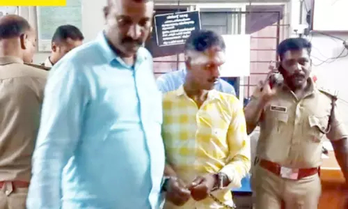 ഭാ​ര്യ​യും മ​ക​ളും ഉ​ൾ​പ്പെ​ടെ നാ​ലു​പേ​രെ കൊലപ്പെടുത്തിയ​ മ​ല​യാ​ളി യുവാവ് പിടിയിൽ