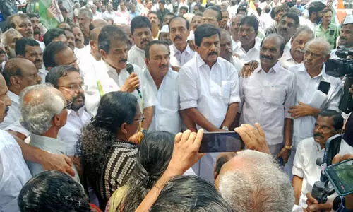 ആശാപ്രവര്ത്തകരുടെ സമരം: സര്ക്കാര് ദുരഭിമാനം വെടിയണം-കെ.സി. വേണുഗോപാല് ആശാപ്രവര്ത്തകരുടെ സമരം: സര്ക്കാര് ദുരഭിമാനം വെടിയണം-കെ.സി. വേണുഗോപാല്