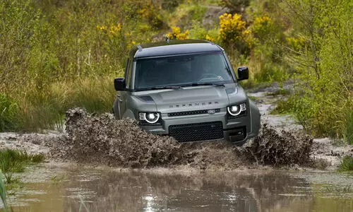 കരുത്ത് കാട്ടാൻ ലാൻഡ് റോവർ; ഡിഫൻഡർ നിരയിലെ ഏറ്റവും കരുത്തനായ ഒക്ടയെ ഇന്ത്യയിൽ അവതരിപ്പിച്ചു