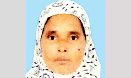 പട്ടിയെ പേടിച്ച് ഓടിയ പേരക്കുട്ടി കുളത്തിൽ വീണു; രക്ഷിക്കാനിറങ്ങിയ മധ്യവയസ്ക മുങ്ങിമരിച്ചു