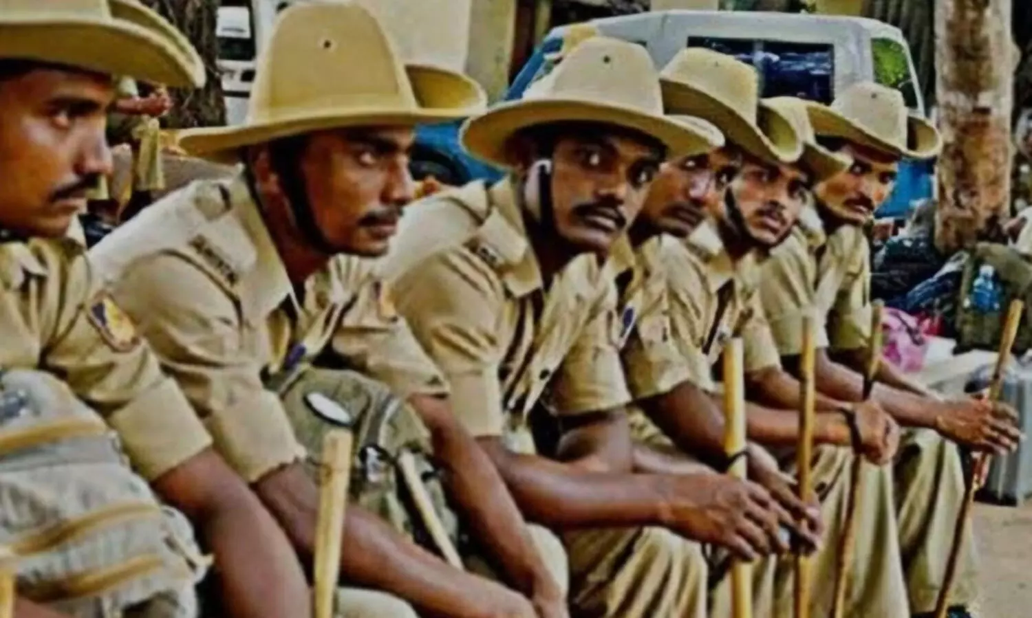 കർണാടക പൊലീസ്ബ്രിട്ടീഷ് തൊപ്പിയൂരുന്നു; ഇനി കേരള മോഡൽ