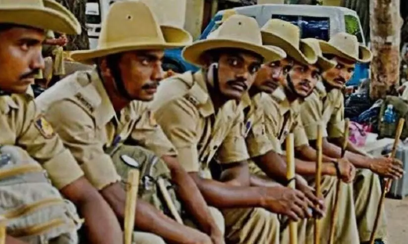 കർണാടക പൊലീസ്ബ്രിട്ടീഷ് തൊപ്പിയൂരുന്നു; ഇനി കേരള മോഡൽ