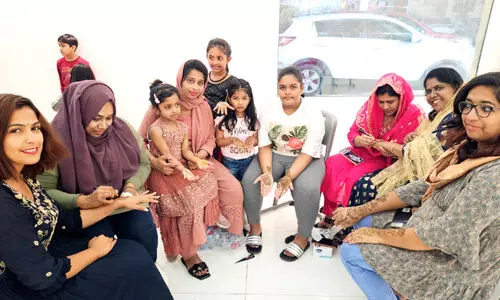 ശ​വ്വാ​ൽ പി​റ​ന്നു; പെ​രു​ന്നാ​ൾ നി​റ​വി​ൽ പ​വി​ഴ​ദ്വീ​പ്