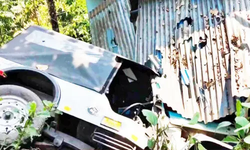 കട്ടപ്പനയിൽ രണ്ടിടത്ത്​ വാഹനാപകടം; നാലുപേർക്ക്​ പരിക്ക്​