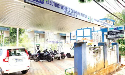 പത്തനംതിട്ട നഗരത്തിൽ ചാർജിങ്​ സ്​റ്റേഷൻ പണിമുടക്കി; വൈദ്യുതി വാഹന യാത്രികർക്ക്​ ദുരിതം