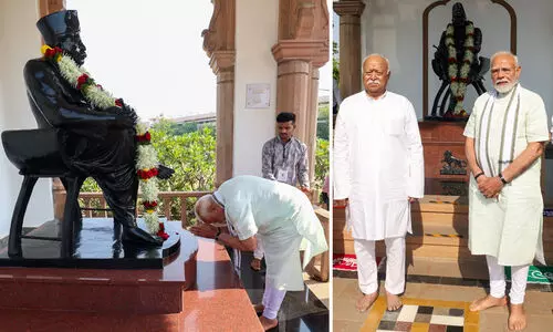 ആർ.എസ്.എസ് ആസ്ഥാനം സന്ദർശിച്ച് പ്രധാനമന്ത്രി നരേന്ദ്ര മോദി ആർ.എസ്.എസ് ആസ്ഥാനം സന്ദർശിച്ച് പ്രധാനമന്ത്രി നരേന്ദ്ര മോദി