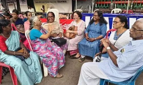 നാളെ ആശമാരുടെ മുടിമുറിക്കൽ സമരം നാളെ ആശമാരുടെ മുടിമുറിക്കൽ സമരം