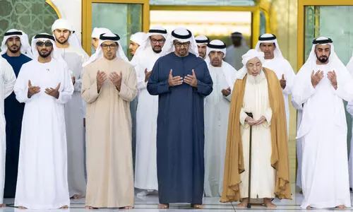 ആ​ത്​​മ​വി​ശു​ദ്ധി​യു​ടെ ഈ​ദ്​ ആ​ഘോ​ഷി​ച്ച്​ വി​ശ്വാ​സി​ക​ൾ