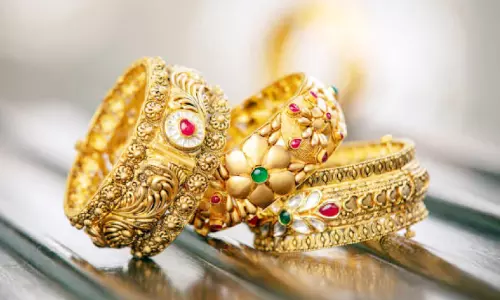 രാ​ജ്യ​ത്ത് സ്വ​ർ​ണ​വി​ല കു​തി​ച്ചു​യ​ർ​ന്നു