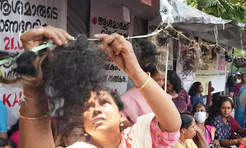 സെക്രട്ടറിയേറ്റിനു മുന്നിൽ മുടി മുറിച്ചവർ പ്രതിഷേധിക്കേണ്ടത് ദില്ലിയിലെന്ന് വി. ശിവൻകുട്ടി