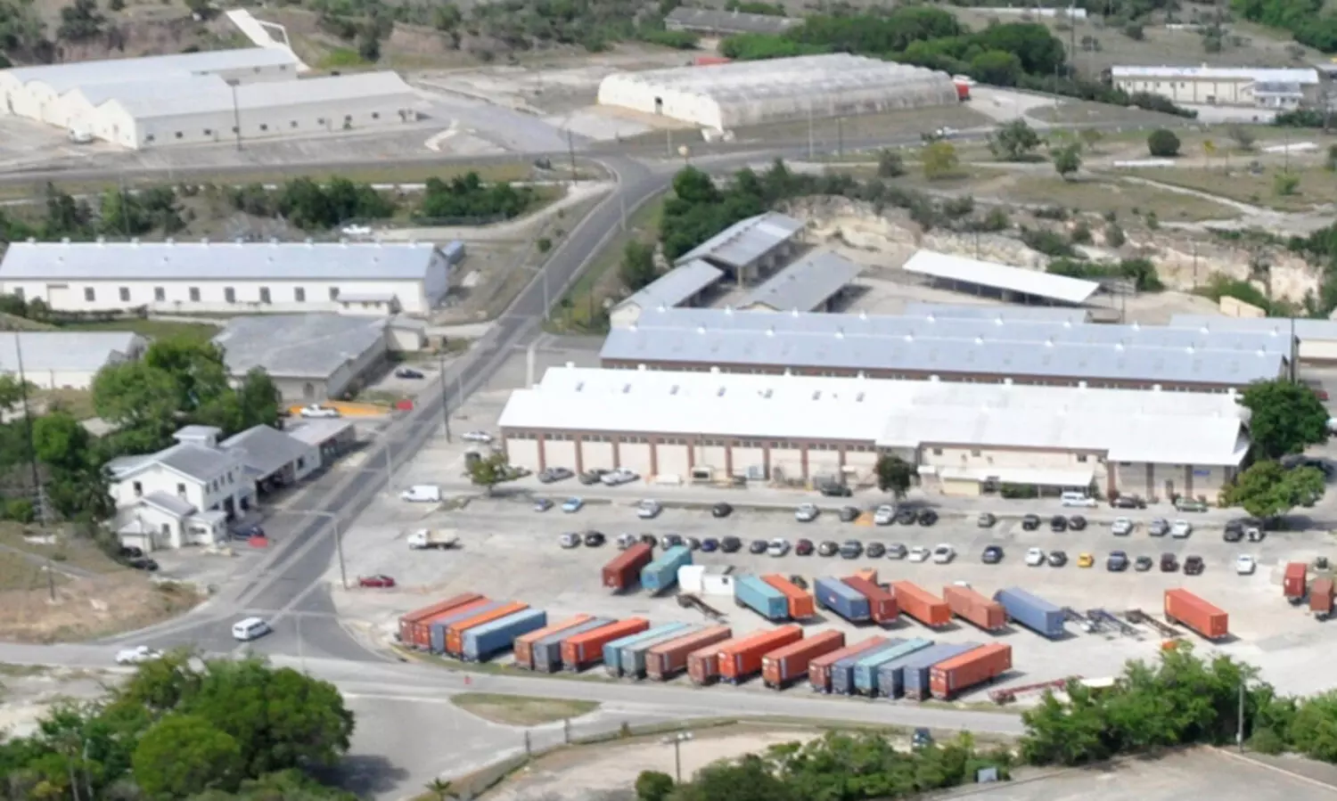 പണം ധൂർത്തടിച്ച് ട്രംപ് ഭരണകൂടം; ഗ്വാണ്ടാനോമോ ജയിലിൽ  400 കുടിയേറ്റക്കാരെ പാർപ്പിക്കാൻ ചെലവിട്ടത് 40 മില്യൻ ഡോളർ