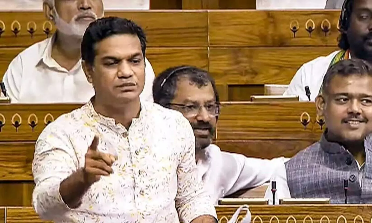 ചർച്ച് ബില്ലിലൂടെ അടുത്ത ലക്ഷ്യം ക്രിസ്ത്യാനികൾ; ബി.ജെ.പിയുടെ ക്രിസ്ത്യൻ വിരുദ്ധത എണ്ണിപ്പറഞ്ഞ് ഹൈബി