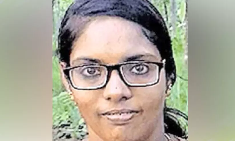 ഗർഭിണിയായ യുവതി ആത്മഹത്യ ചെയ്തതിനു പിന്നിൽ ഭർതൃവീട്ടിലെ പീഡനമെന്ന് കുടുംബം ഗർഭിണിയായ യുവതി ആത്മഹത്യ ചെയ്തതിനു പിന്നിൽ ഭർതൃവീട്ടിലെ പീഡനമെന്ന് കുടുംബം