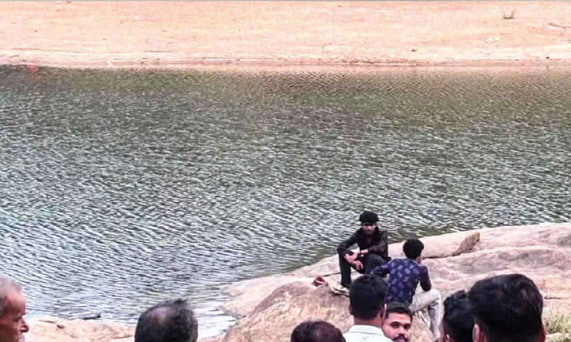 അപകടങ്ങൾ തുടർക്കഥയായി കുന്തിപ്പുഴ; മുന്നറിയിപ്പ് ബോർഡുകൾ സ്ഥാപിക്കാൻ തയാറാകാതെ അധികൃർ അപകടങ്ങൾ തുടർക്കഥയായി കുന്തിപ്പുഴ; മുന്നറിയിപ്പ് ബോർഡുകൾ സ്ഥാപിക്കാൻ തയാറാകാതെ അധികൃർ