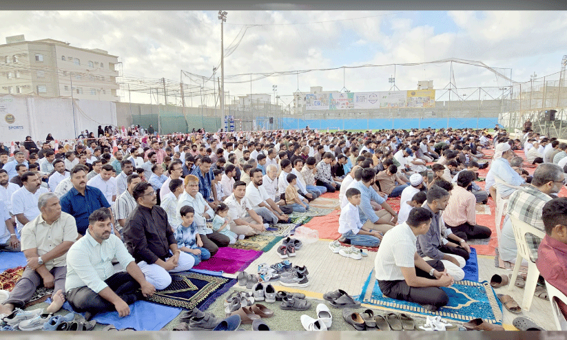 സ്നേ​ഹ സം​ഗ​മ​വേ​ദി​യാ​യി ഈ​ദ്​ ഗാ​ഹു​ക​ൾ