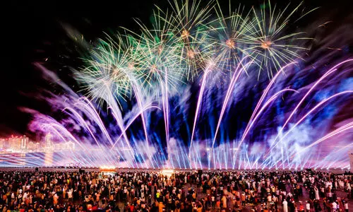 ​പെരുന്നാളിന്റെ വെടിക്കെട്ട് വൈബ്