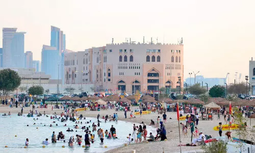 പെരുന്നാൾ വൈബ്; ​ആ​യി​ര​ങ്ങ​ൾ ഒ​ത്തു​ചേ​ർ​ന്ന് പാ​ർ​ക്കു​ക​ളും ക​താ​റ​യും