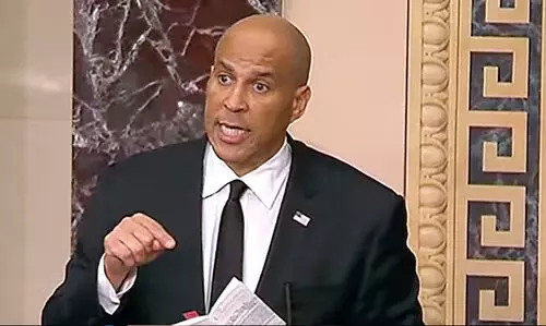 ഡോണൾഡ് ട്രംപിനെ വിമർശിച്ച് യു.എസ് സെനറ്റർ നടത്തിയത് 24 മണിക്കൂർ പ്രസംഗം; റെക്കോഡ്