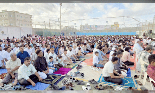 സ്നേ​ഹ സം​ഗ​മ​വേ​ദി​യാ​യി ഈ​ദ്​ ഗാ​ഹു​ക​ൾ