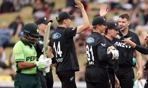 ‘കിങ് ബാബറിന് സെഞ്ച്വറി നഷ്ടമായത് കേവലം 99 റൺസിന്’; രണ്ടാം ഏകദിനത്തിലും തോറ്റ് ട്രോൾ ഏറ്റുവാങ്ങി പാകിസ്താൻ